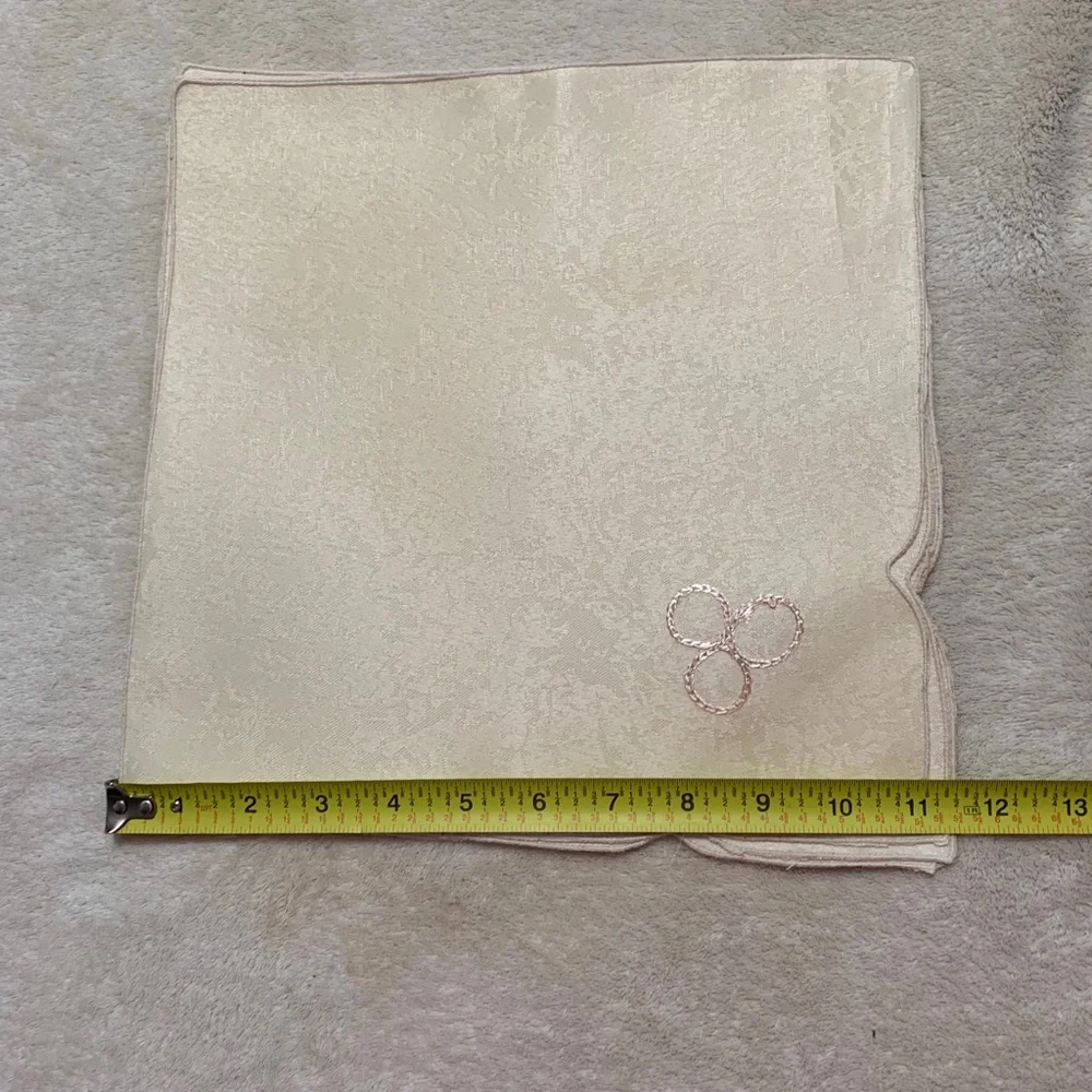 Beautiful bundle of 6 napkin for table nwt